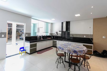 Casa à venda com 220m², 3 quartos e 2 vagasCozinha