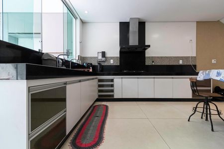 Casa à venda com 220m², 3 quartos e 2 vagasCozinha