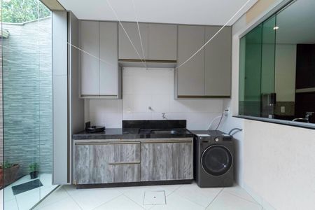 Casa à venda com 220m², 3 quartos e 2 vagasÁrea de serviço