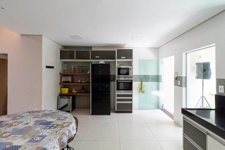 Casa à venda com 220m², 3 quartos e 2 vagasCozinha