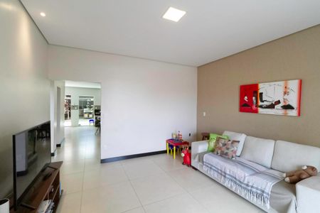 Casa à venda com 220m², 3 quartos e 2 vagasSala