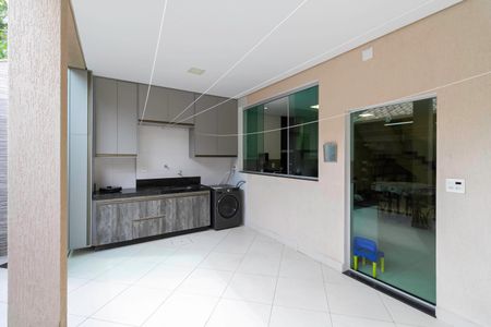 Casa à venda com 220m², 3 quartos e 2 vagasÁrea de serviço