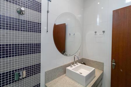 Casa à venda com 220m², 3 quartos e 2 vagasBanheiro social