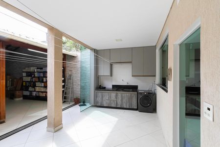 Casa à venda com 220m², 3 quartos e 2 vagasÁrea de serviço