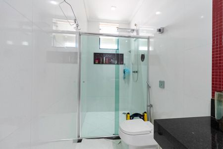 Casa à venda com 220m², 3 quartos e 2 vagasBanheiro da suíte