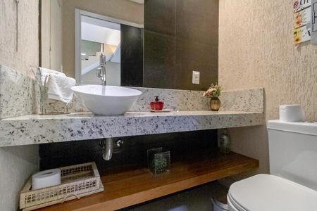 Casa à venda com 220m², 3 quartos e 2 vagasLavabo