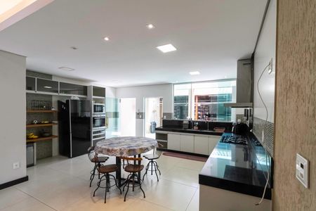 Casa à venda com 220m², 3 quartos e 2 vagasCozinha