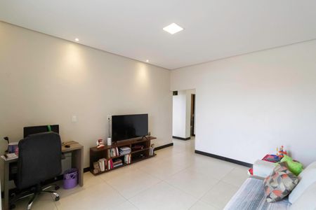 Casa à venda com 220m², 3 quartos e 2 vagasSala
