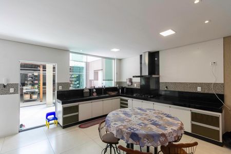 Casa à venda com 220m², 3 quartos e 2 vagasCozinha