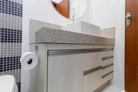 Casa à venda com 220m², 3 quartos e 2 vagasBanheiro social