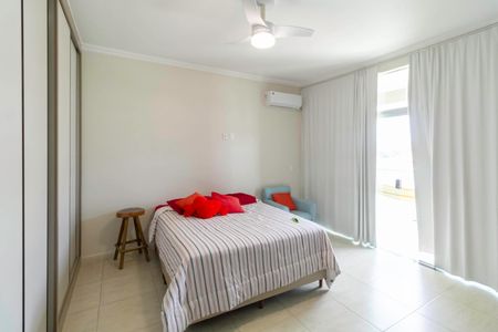 Casa à venda com 220m², 3 quartos e 2 vagasSuíte