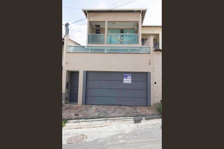 Casa à venda com 220m², 3 quartos e 2 vagasFachada