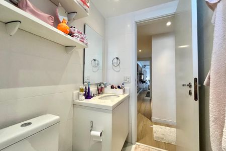 Apartamento à venda com 95m², 2 quartos e 2 vagasBanheiro Corredor