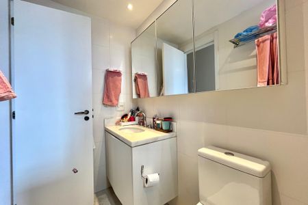 Apartamento à venda com 95m², 2 quartos e 2 vagasBanheiro da Suíte