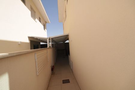 Casa de condomínio à venda com 157m², 3 quartos e 2 vagas Casa de condomínio à venda com 157m², 3 quartos e 2 vagasCorredor Lateral