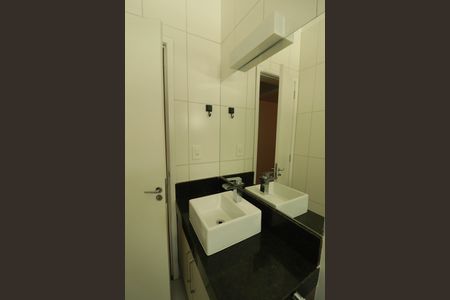 Casa de condomínio à venda com 157m², 3 quartos e 2 vagas Casa de condomínio à venda com 157m², 3 quartos e 2 vagasBanheiro