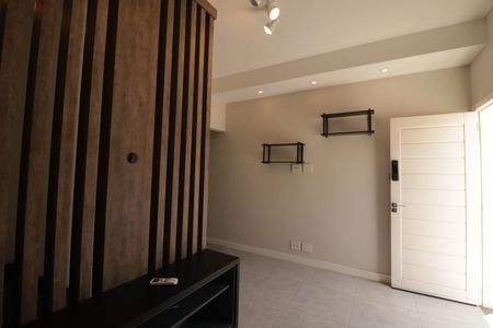 Casa de condomínio à venda com 157m², 3 quartos e 2 vagas Casa de condomínio à venda com 157m², 3 quartos e 2 vagasSala