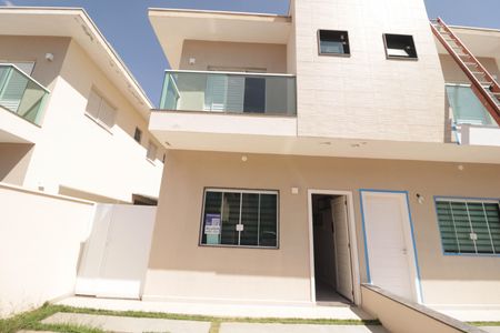 Casa de condomínio à venda com 157m², 3 quartos e 2 vagas Casa de condomínio à venda com 157m², 3 quartos e 2 vagasFachada