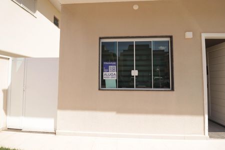 Casa de condomínio à venda com 157m², 3 quartos e 2 vagas Casa de condomínio à venda com 157m², 3 quartos e 2 vagasPlaca