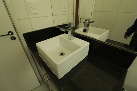 Casa de condomínio à venda com 157m², 3 quartos e 2 vagas Casa de condomínio à venda com 157m², 3 quartos e 2 vagasBanheiro