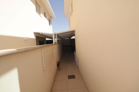 Casa de condomínio à venda com 157m², 3 quartos e 2 vagas Casa de condomínio à venda com 157m², 3 quartos e 2 vagasCorredor Lateral