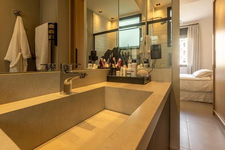 Apartamento à venda com 77m², 2 quartos e sem vagaBanheiro da Suíte 1