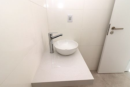 Apartamento à venda com 82m², 2 quartos e 2 vagasBanheiro da Suíte 1