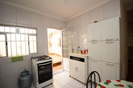 Casa à venda com 240m², 5 quartos e 2 vagas Casa à venda com 240m², 5 quartos e 2 vagasCasa 2 - Cozinha