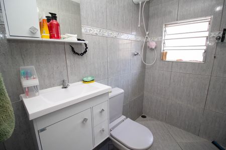 Casa à venda com 240m², 5 quartos e 2 vagas Casa à venda com 240m², 5 quartos e 2 vagasBanheiro Social