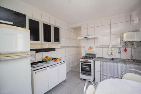 Casa à venda com 240m², 5 quartos e 2 vagas Casa à venda com 240m², 5 quartos e 2 vagasCozinha