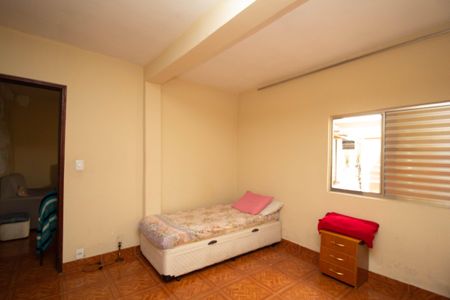 Casa à venda com 240m², 5 quartos e 2 vagas Casa à venda com 240m², 5 quartos e 2 vagasCasa 2 - Quarto