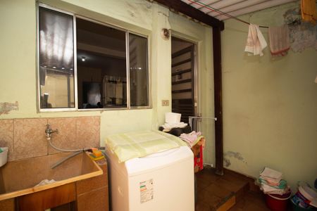 Casa à venda com 240m², 5 quartos e 2 vagas Casa à venda com 240m², 5 quartos e 2 vagasCasa 3 - Área de serviço