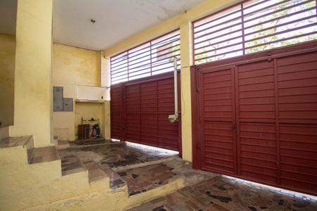 Casa à venda com 240m², 5 quartos e 2 vagas Casa à venda com 240m², 5 quartos e 2 vagasGaragem