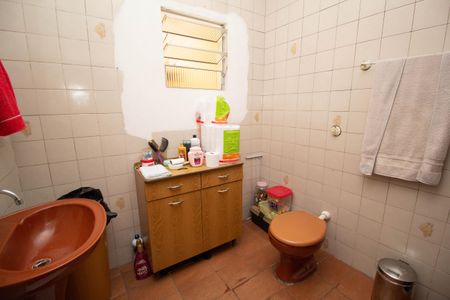 Casa à venda com 240m², 5 quartos e 2 vagas Casa à venda com 240m², 5 quartos e 2 vagasCasa 3 - Banheiro