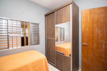 Casa à venda com 240m², 5 quartos e 2 vagas Casa à venda com 240m², 5 quartos e 2 vagasCasa 3 - Quarto 2