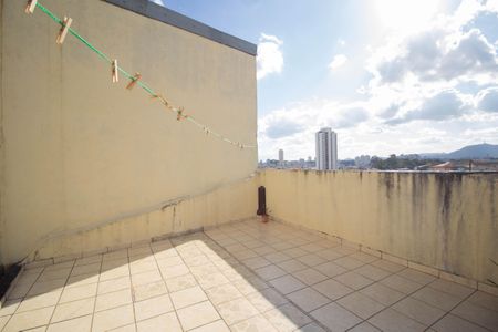 Casa à venda com 240m², 5 quartos e 2 vagas Casa à venda com 240m², 5 quartos e 2 vagasTerraço