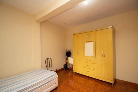 Casa à venda com 240m², 5 quartos e 2 vagas Casa à venda com 240m², 5 quartos e 2 vagasCasa 2 - Quarto