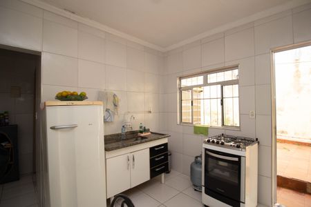 Casa à venda com 240m², 5 quartos e 2 vagas Casa à venda com 240m², 5 quartos e 2 vagasCasa 2 - Cozinha