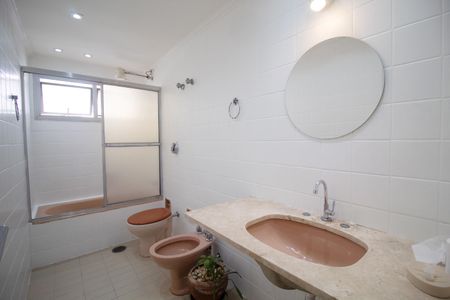 Apartamento para alugar com 110m², 4 quartos e 1 vaga Apartamento para alugar com 110m², 4 quartos e 1 vagaBanheiro de Serviço