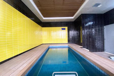 Apartamento à venda com 77m², 2 quartos e 1 vaga Apartamento à venda com 77m², 2 quartos e 1 vagaÁrea comum - piscina coberta