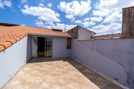 Casa à venda com 165m², 3 quartos e 5 vagas Casa à venda com 165m², 3 quartos e 5 vagasTerraço