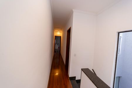 Casa à venda com 165m², 3 quartos e 5 vagas Casa à venda com 165m², 3 quartos e 5 vagasCorredor