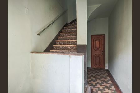Apartamento à venda com 48m², 1 quarto e sem vaga Apartamento à venda com 48m², 1 quarto e sem vagaEscada