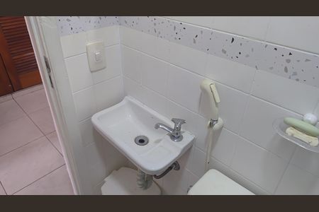 Casa de condomínio à venda com 132m², 5 quartos e 3 vagas Casa de condomínio à venda com 132m², 5 quartos e 3 vagasBanheiro de serviço