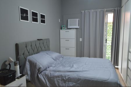 Casa de condomínio à venda com 132m², 5 quartos e 3 vagas Casa de condomínio à venda com 132m², 5 quartos e 3 vagasSuíte