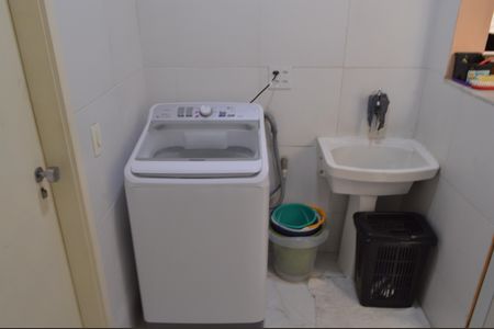 Casa de condomínio à venda com 132m², 5 quartos e 3 vagas Casa de condomínio à venda com 132m², 5 quartos e 3 vagasÁrea de Serviço