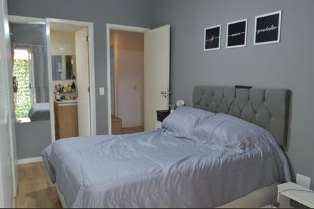 Casa de condomínio à venda com 132m², 5 quartos e 3 vagas Casa de condomínio à venda com 132m², 5 quartos e 3 vagasSuíte