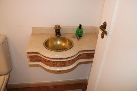 Casa de condomínio para alugar com 290m², 4 quartos e 4 vagasLavabo