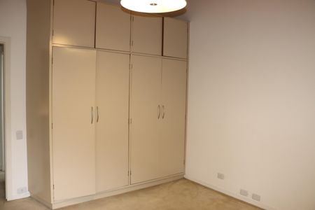 Casa de condomínio para alugar com 290m², 4 quartos e 4 vagasSuíte