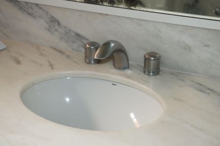 Casa de condomínio para alugar com 290m², 4 quartos e 4 vagasBanheiro da Suíte 3